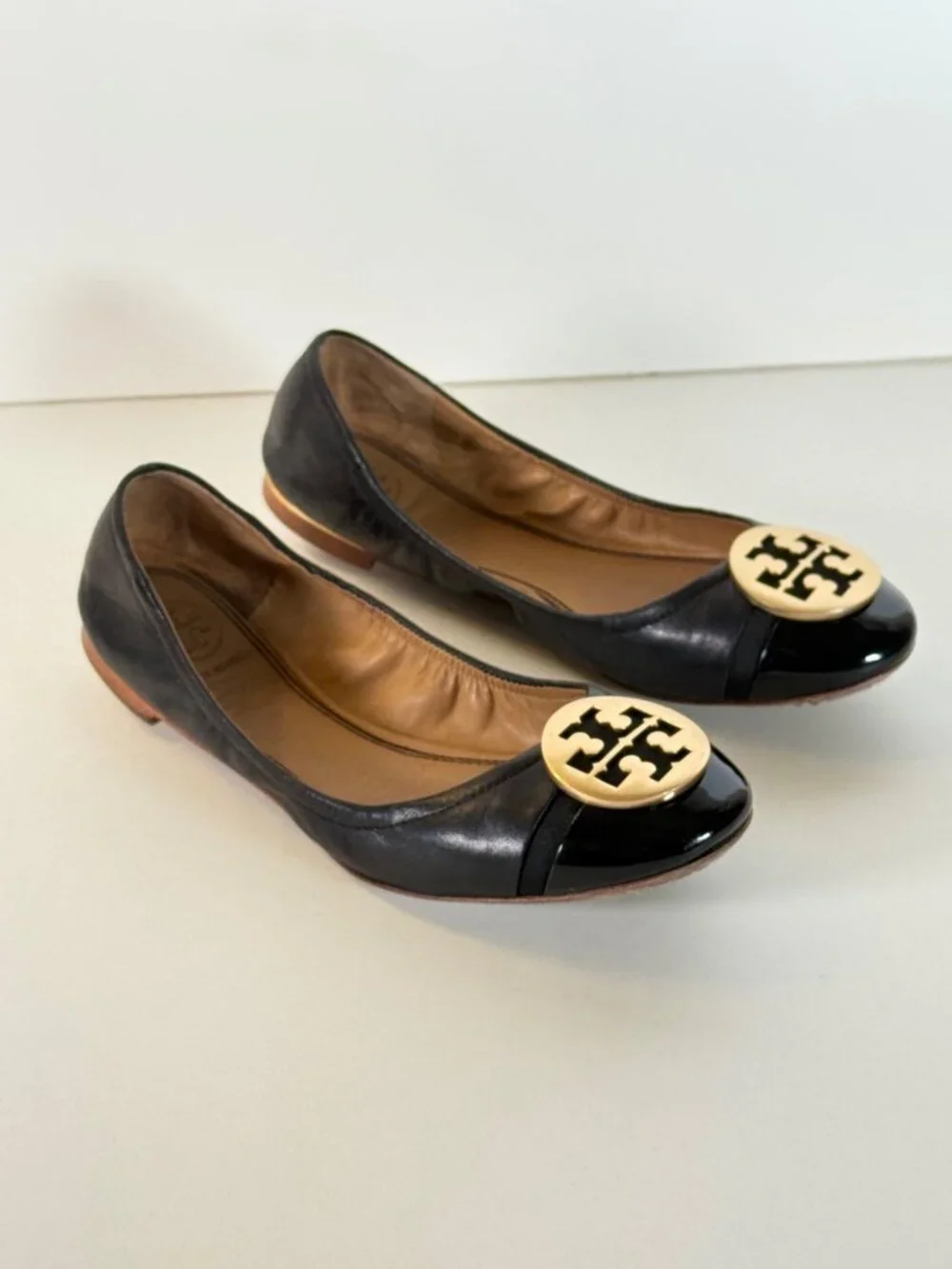 Tory Burch Minnie Patent Leather Cap Toe Ballet Flats Black Gold TB Logo